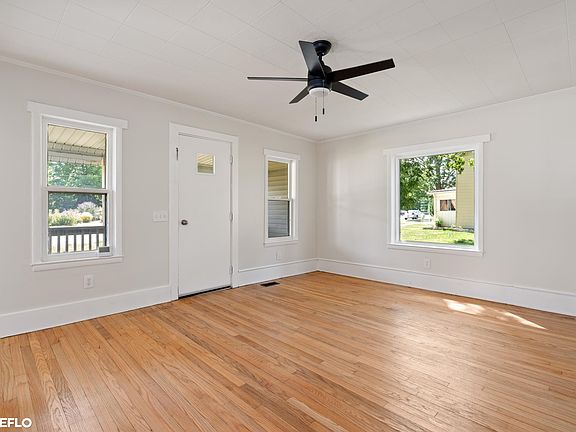 4th image of 240 W 3rd St