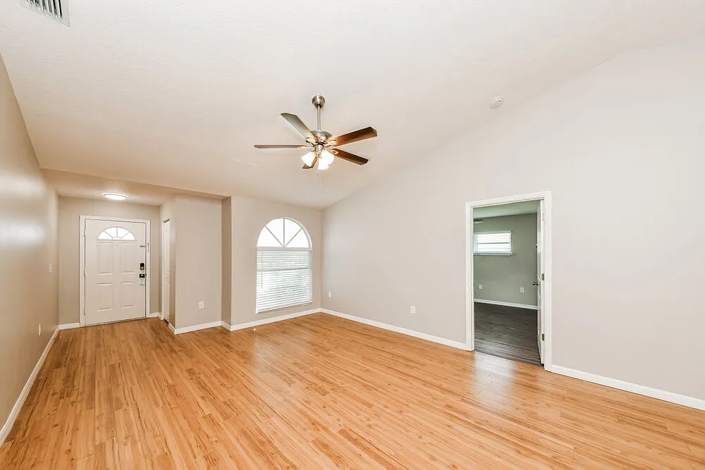 3 bed, 2.0 bath, 1609 sqft, $2,435 — Photo 3