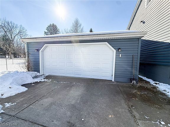 2nd image of 1039 Laverne Ave