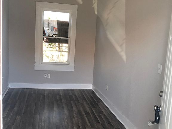 2nd image of 718 Potomac