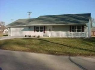 522 S 3rd St, Colona, IL 61241