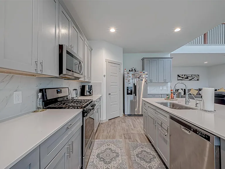 6850 Amber Cliff Ln — Photo 19