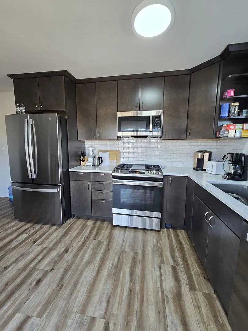 2 bed, 800 sqft, $2,100 — Photo 3
