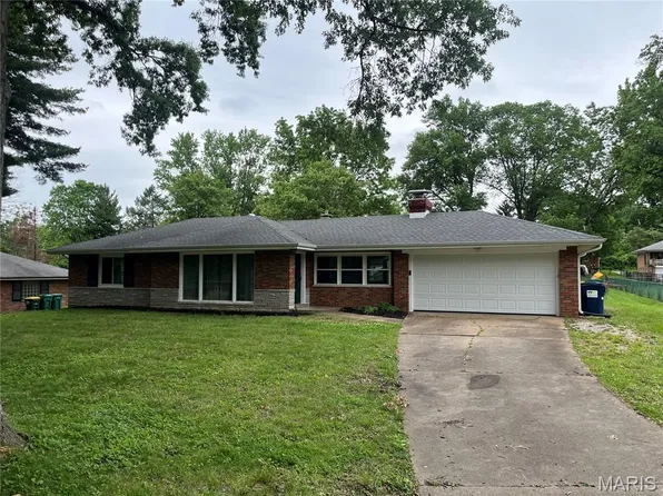 1739 June Dr, Saint Louis, MO 63138