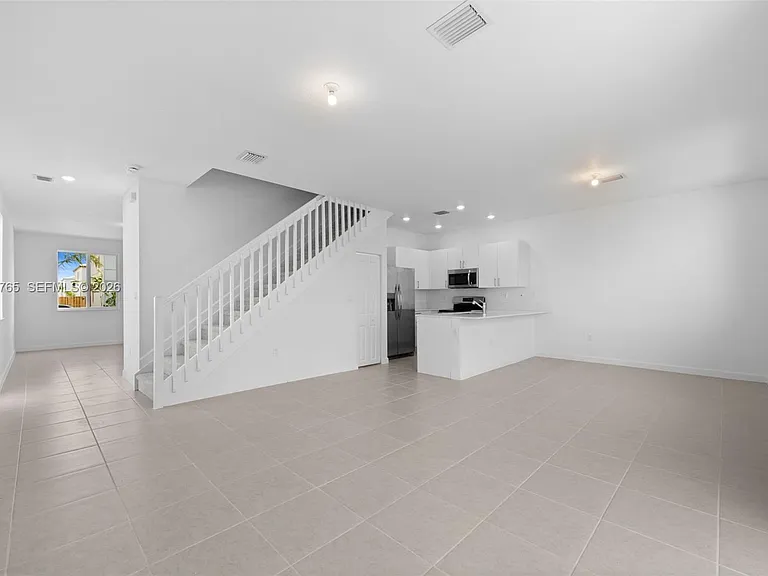 715 SE 15th St — Photo 10