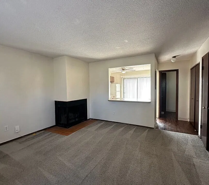 2031 Estes Ln #4