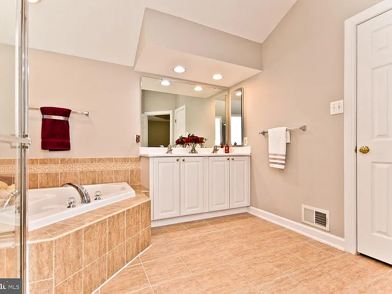 8006 Kingsmill Rd — Photo 33
