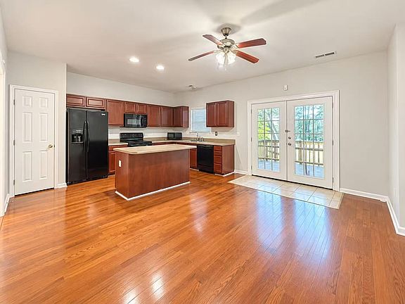 3rd image of 468 Canewood Pl #1