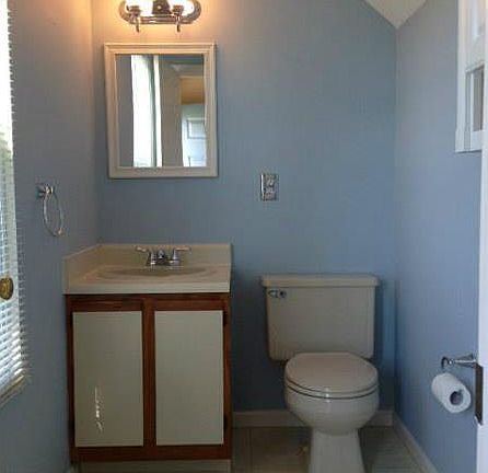 2nd image of 565 Quaker Ln APT 22