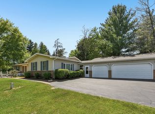 6511 Sands Rd, Crystal Lake, IL 60014