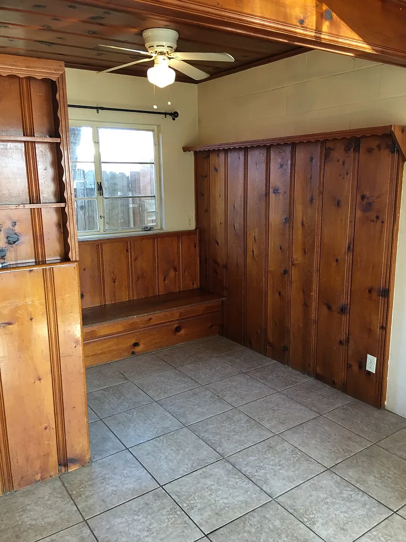 1 Bedroom House In Marysville! Available Now!! — Photo 4