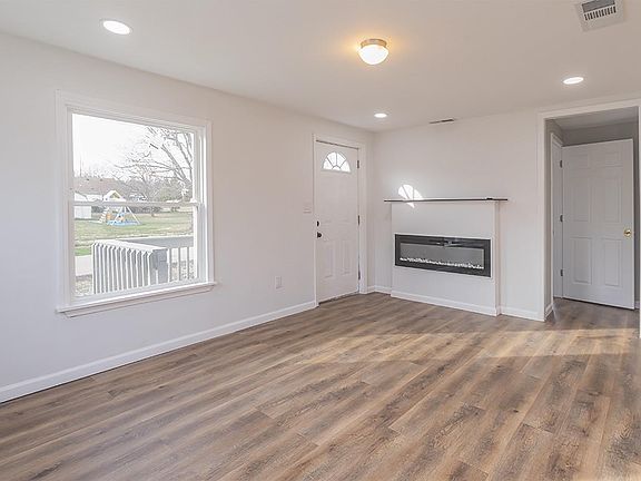 5th image of 9876 Maple Dr
