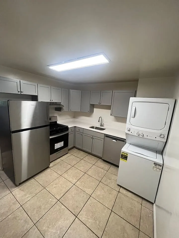 1 bed, 950 sqft, $1,900 — Photo 1