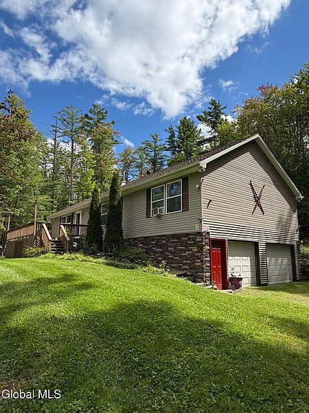 2nd image of 9 Pine Kill Lane