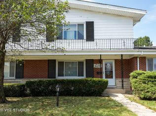7042 W Greenleaf St, Niles, IL 60714