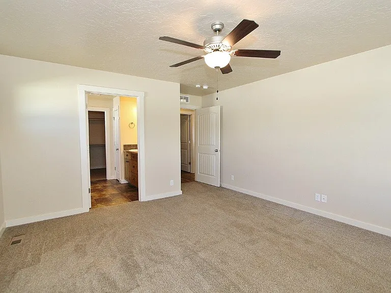 4044 Queen Anne Dr — Photo 13