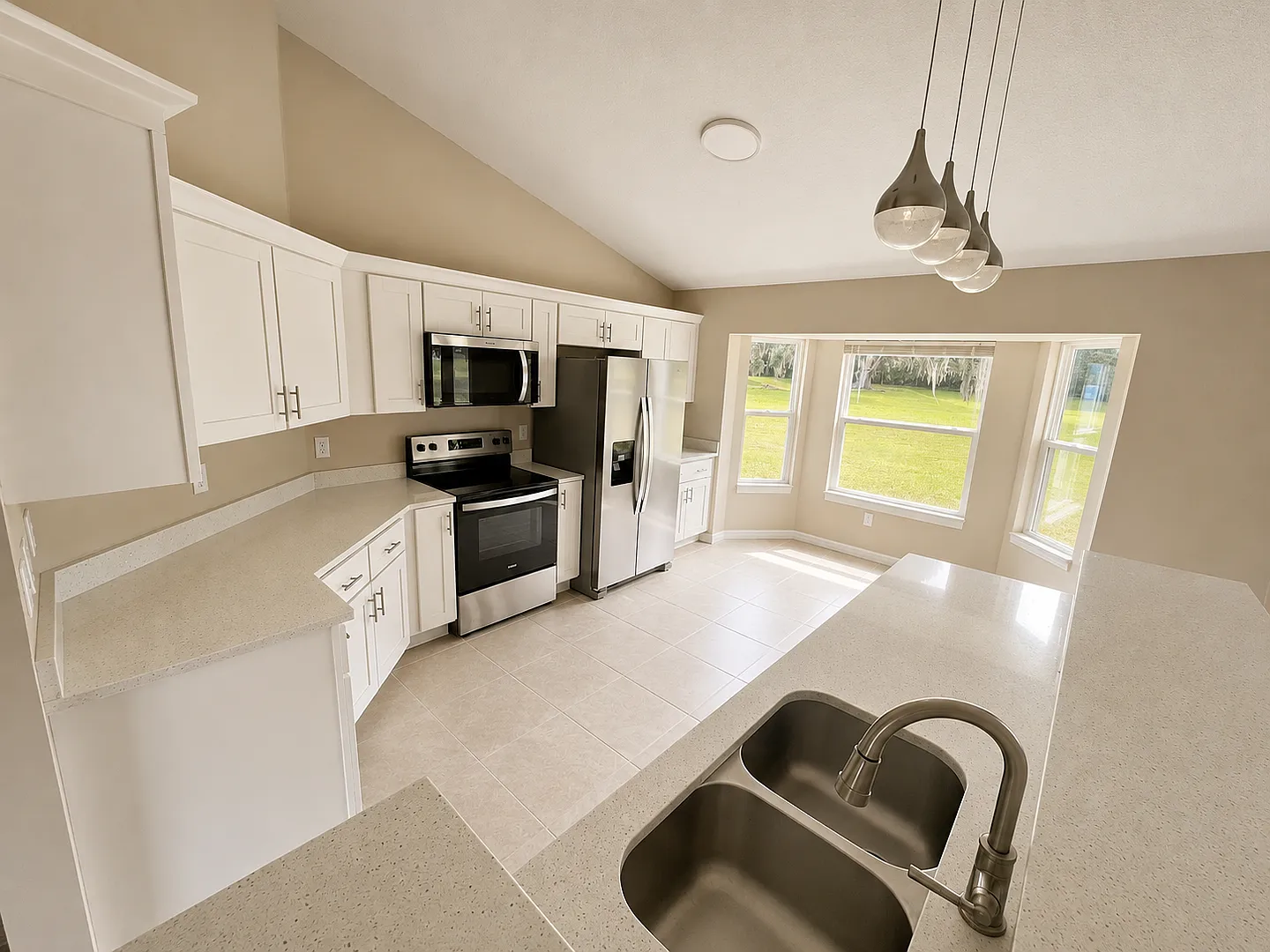 Gorgeous 3br/2ba Home W/ 2-Car Garage! — Photo 2