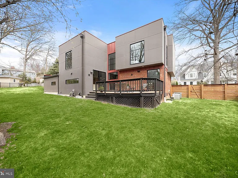 3004 N Underwood St — Photo 70