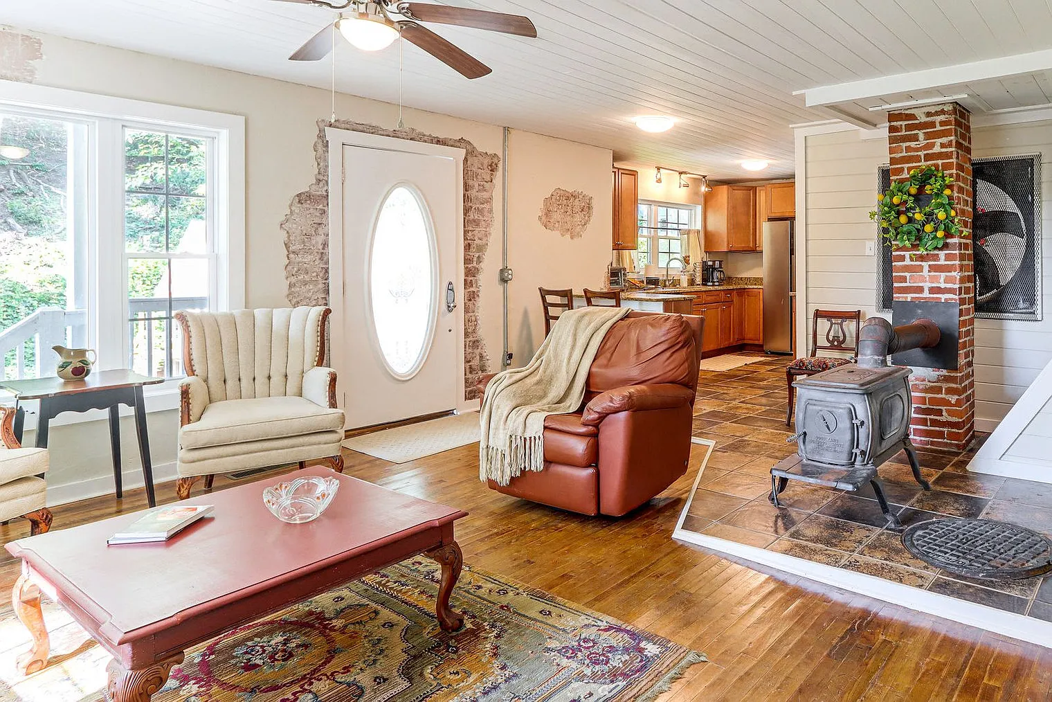 3 bed, 2.0 bath, 1410 sqft, $2,870 — Photo 3