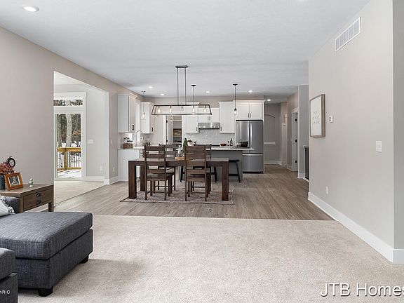 3rd image of 14902 Sagebrush Dr