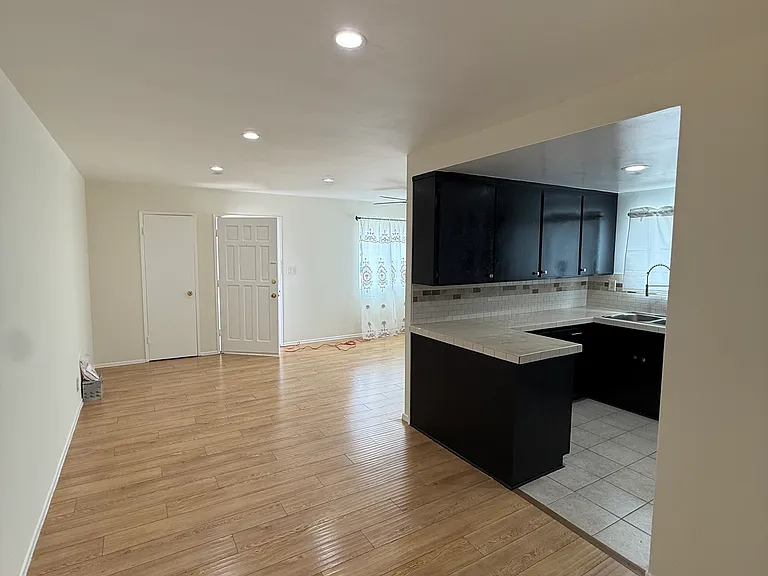 1350 Torrance Blvd #D — Photo 8