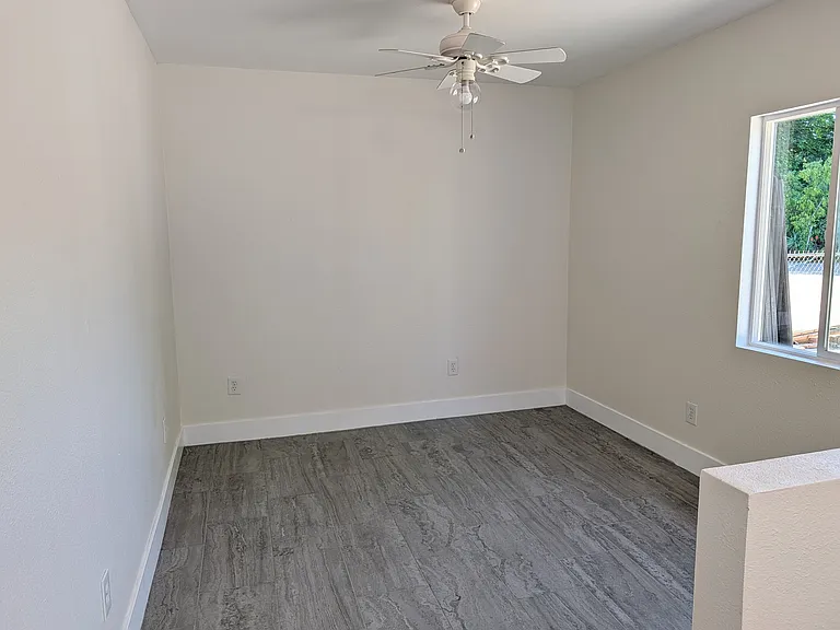 471 Robin Hill Ln #1 — Photo 4