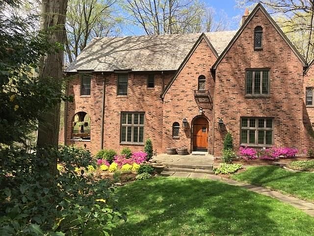 Stately Tutor in sought after close-in Fox Chapel locale.