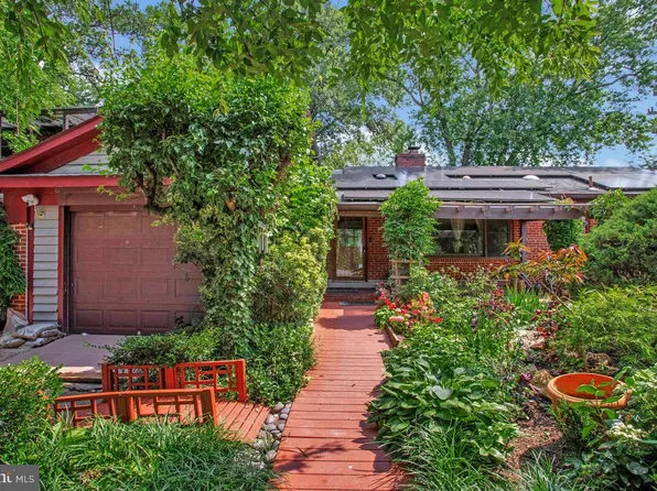 997 N Sycamore St, Falls Church, VA 22046