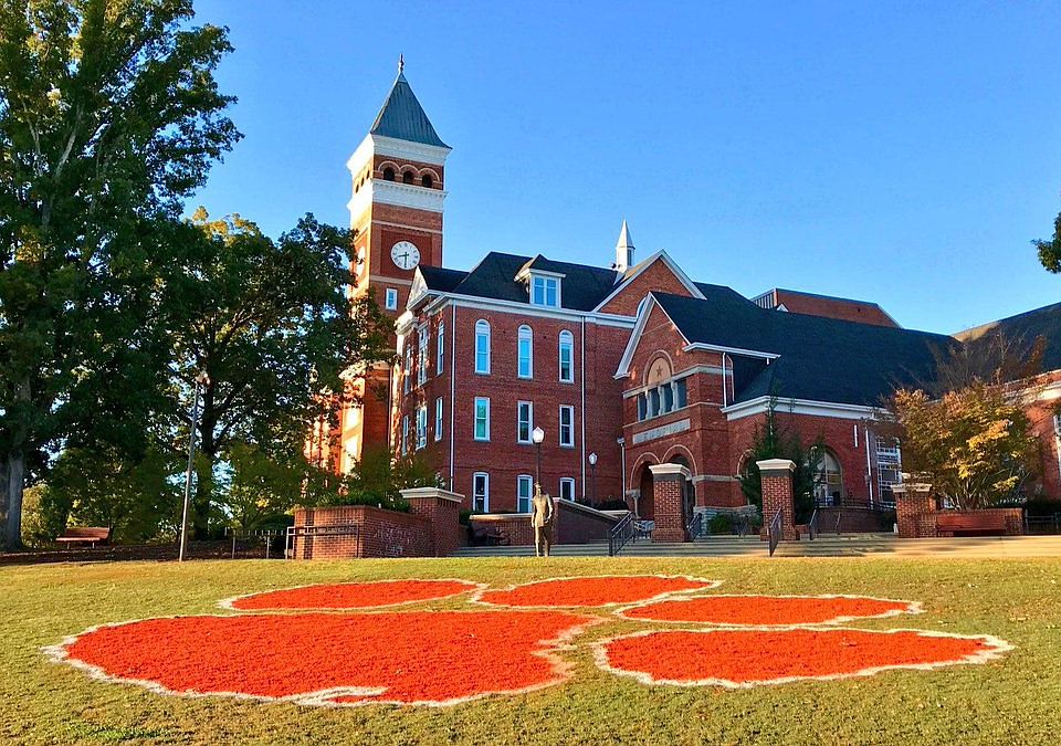 Less than 5 miles from Clemson University!