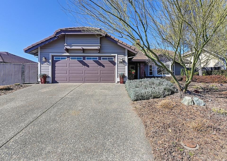 1st image of 3817 Sweetwater Dr