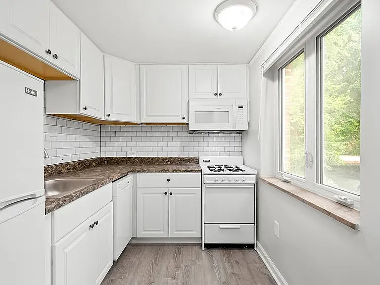 5923 Howe St #5 — Photo 5