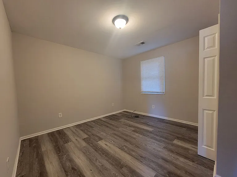 944 Smith St SW — Photo 17