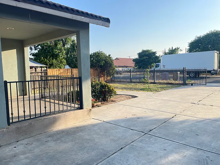 730 Benson Ave — Photo 18