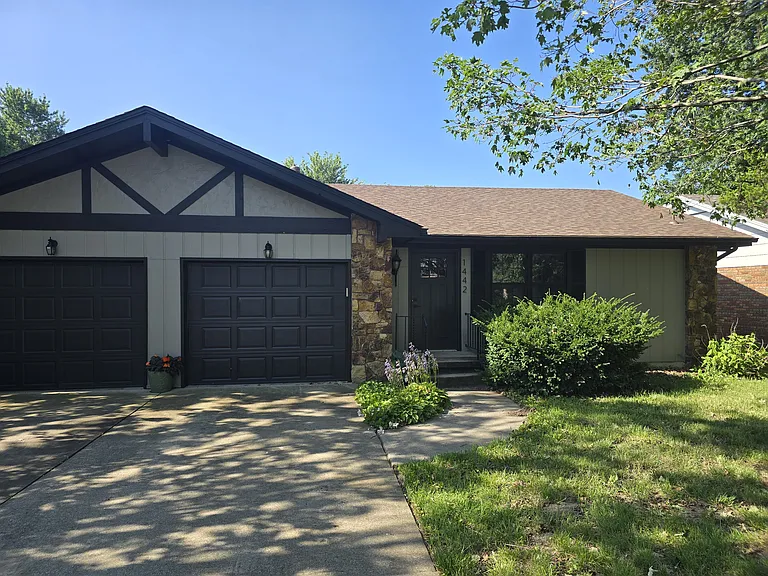 1442 E Camino Alto St — Photo 3