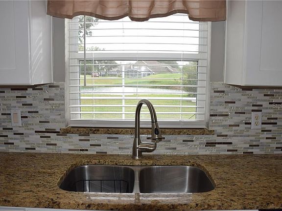 4th image of 2427 Saint Augustine Blvd