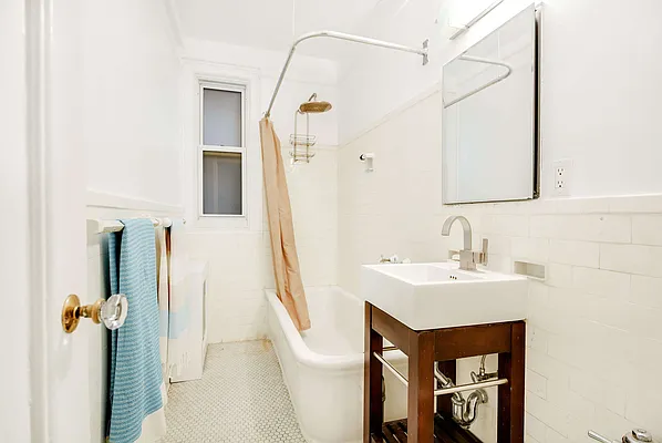 Sold by Elena F Picinich, LREB | media 5