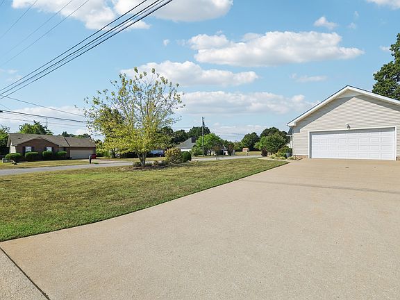 2nd image of 2641 Del Ray Dr