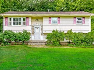 61 Shuart Rd, Airmont, NY 10952