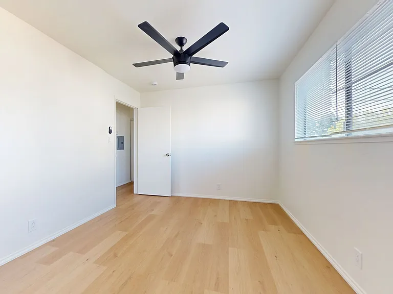 1520 Castro St — Photo 28