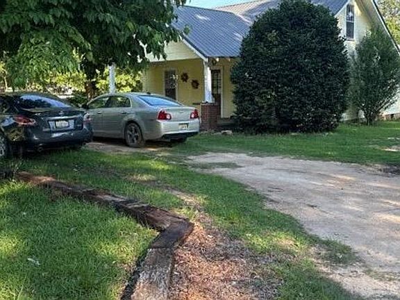 2nd image of 1977 Airport Rd
