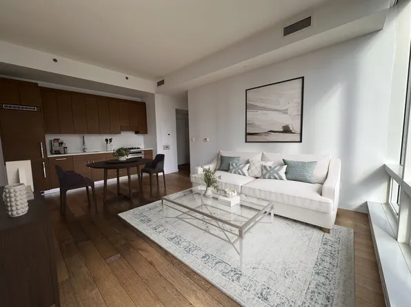 325 Lexington Avenue image 1 of 9