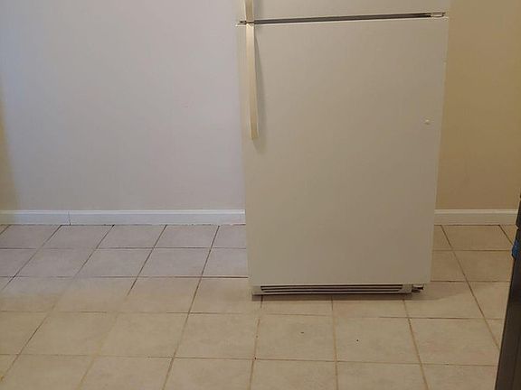 3rd image of 422 N Glenn Ave APT C