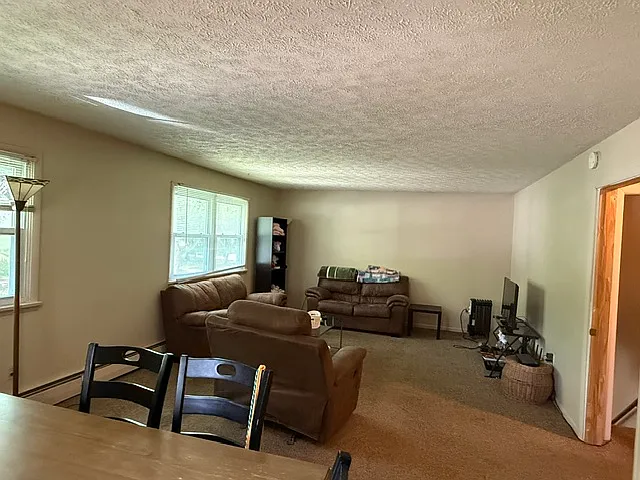 4 bed, 2165 sqft, $605 — Photo 2