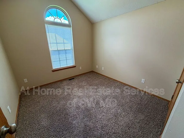 3314 N Marion Ave — Photo 9