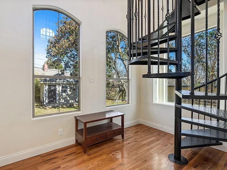 431 Irvington Dr — Photo 18