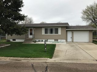 1007 Blackstone Ln, Beulah, ND 58523