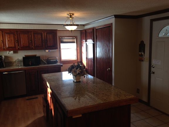 4th image of 401 9th Ave NW