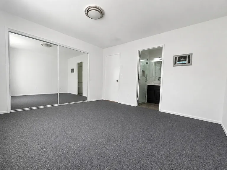 1535 Granville Ave #104 — Photo 18