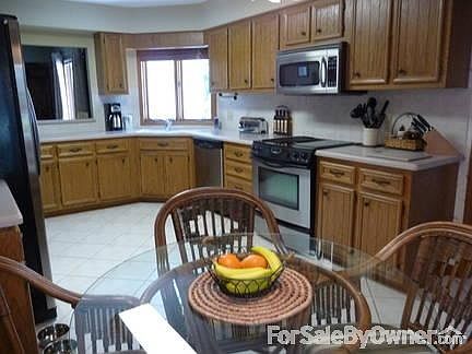 Kitchen : View from the Breakfast Nook.