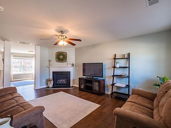 3rd image of 267 Harlequin Dr